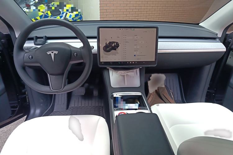 Used Tesla Model Y 2023 Long-Range All-Wheel-Drive Version