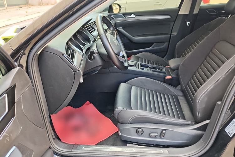 Used Volkswagen Magotan 2020 330TSI DSG Leading Model Left Front Seat