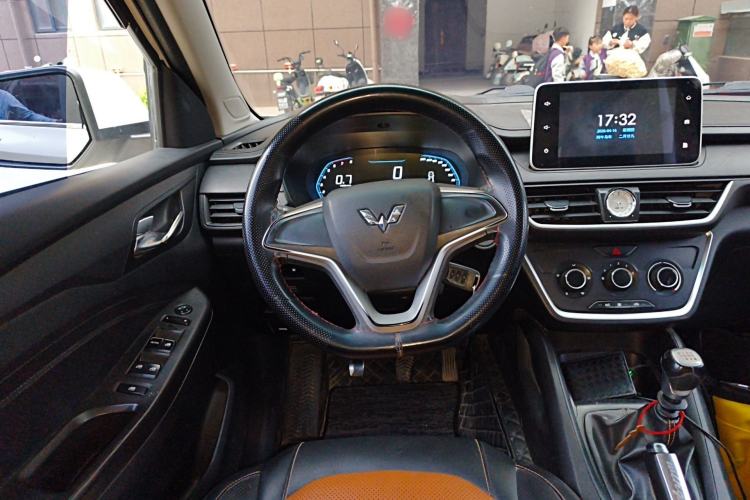Used Wuling Hongguang S3 2018 1.5L Manual Comfort Model China V Standard Steering Wheel