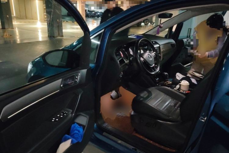 Used Volkswagen Touran 2016 Volkswagen Touran L 280TSI DSG Luxury Edition Driver Seat