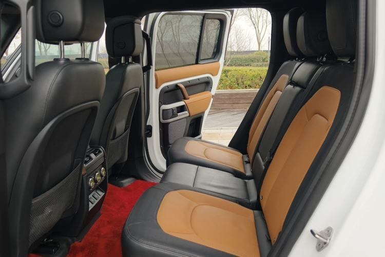 Used Land Rover Defender 2023 Facelift 110 3.0T P400 X-DYNAMIC HSE Interior 4