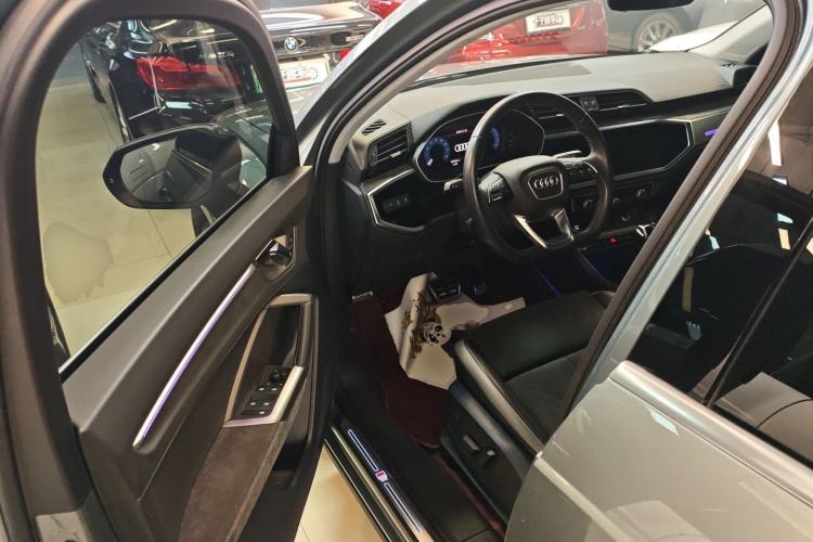 Used Audi Q3 2021 40 TFSI Fashion Dynamic Model
