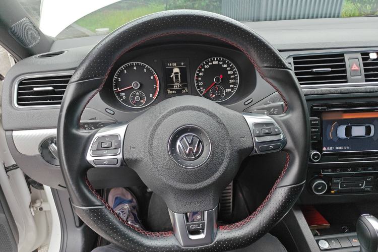 Used Volkswagen Sagitar 2013 2.0 TSI GLI Steering Wheel