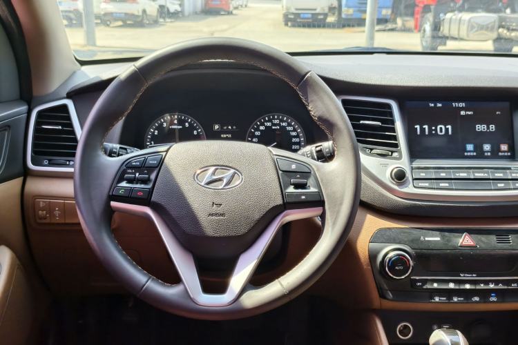 Used Hyundai Tucson 2018 1.6T Dual-Clutch Two-Wheel Drive 15th Anniversary Special Edition
