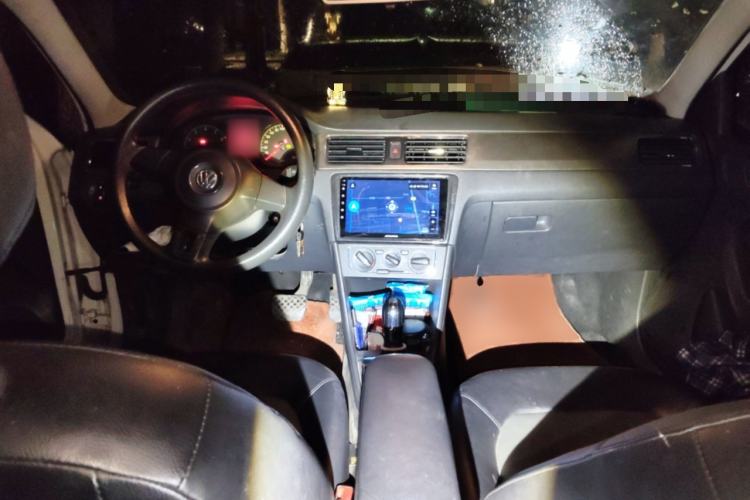 Used Volkswagen Santana 2013 1.6L Automatic Comfort Edition Center Console