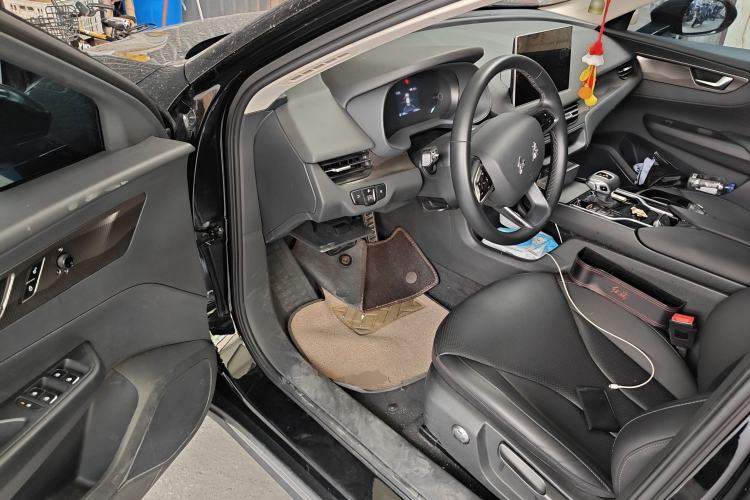 Used Hongqi E-QM5 2022 431 km Charge & Enjoy Edition
