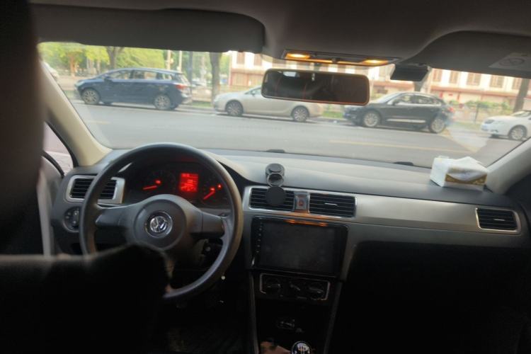 Used Volkswagen Santana 2015 1.6L Manual Comfort Edition