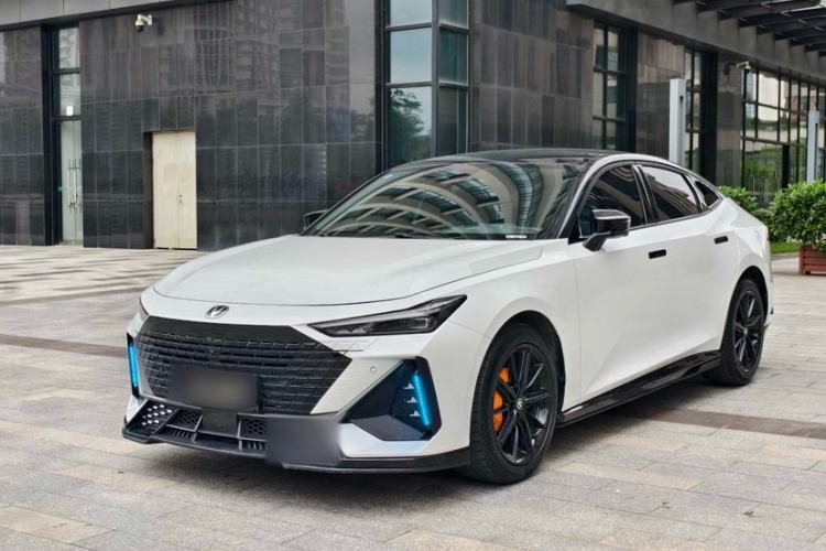 Used CHANGAN UNI-V 2024 1.5T High-Energy Version Front Left 45 Deg