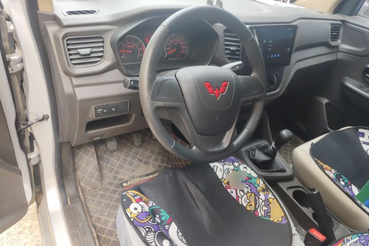 Used Wuling Hongguang V 2022 1.5L Jingqu Edition Enclosed-Window Vehicle with Electric Power Steering LAR