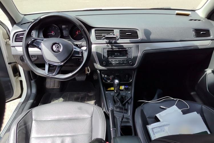 Used Volkswagen Lavida 2015 1.6L Automatic Comfort Edition Center Console