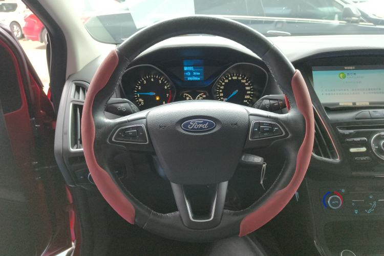 Used Ford Focus 2015 Hatchback 1.6L Automatic Fashion Edition Steering Wheel