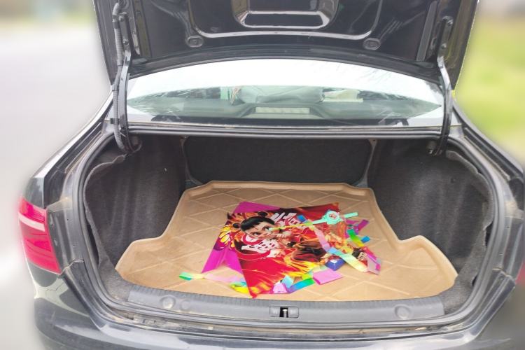 Used Volkswagen Lavida 2013 Revised Classic 1.6L Automatic Fashion Edition Trunk