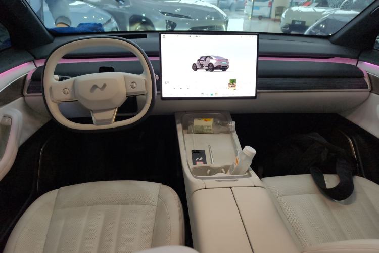 Used ONVO L60 2024 60 kWh Rear-Drive Version Center Console