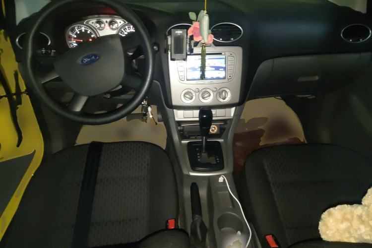 Used Ford Focus 2012 Hatchback Classic 1.8L Automatic Base Model Center Console