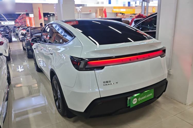 Used Tesla Model Y 2025 Rear-Wheel-Drive Version