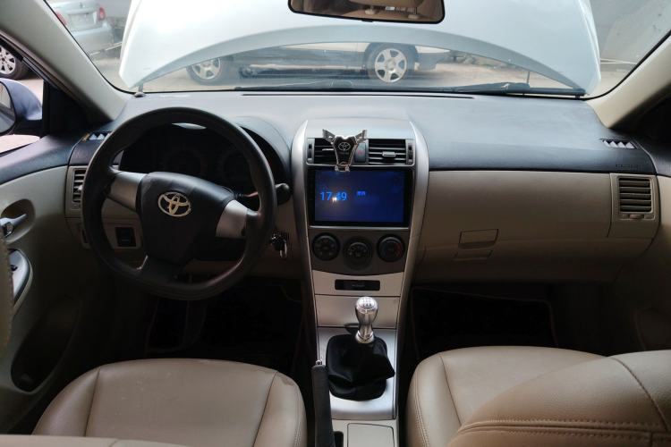 Used Toyota Corolla 2011 1.6L Manual GL Center Console