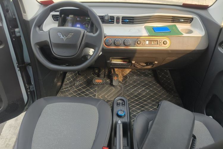 Used Wuling Hongguang MINIEV 2022 Zizai Version Lithium Iron Phosphate Center Console