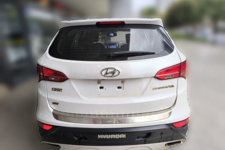 Used Hyundai Santa Fe 2015 2.4L Automatic Two-Wheel Drive Smart Version 5 Seats Rear