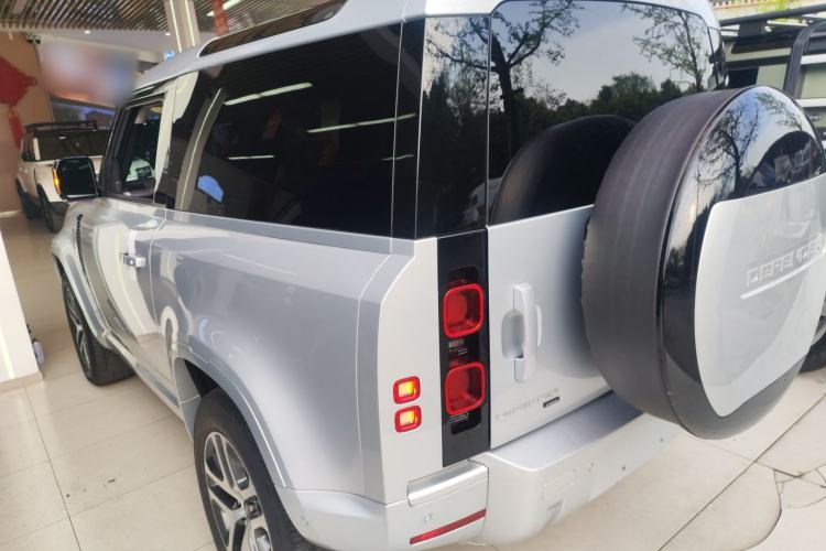 Used Land Rover Defender 2023 Facelift 90 3.0T P400 XS
