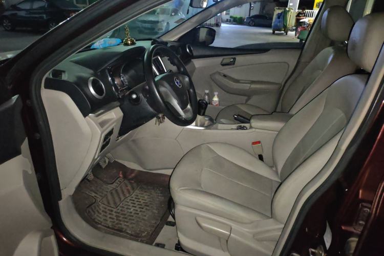 Used Venucia T70 2015 1.6L Manual Ruixing Edition
