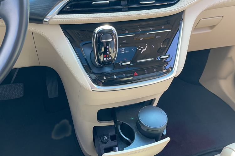 Used Buick GL8 2022 ES Landtrek 653T Luxury Edition