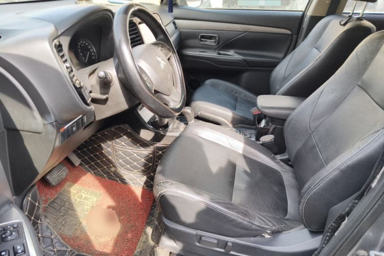 Used Mitsubishi Outlander 2014 2.4L 4x4 Deluxe Value Edition 5 Seats