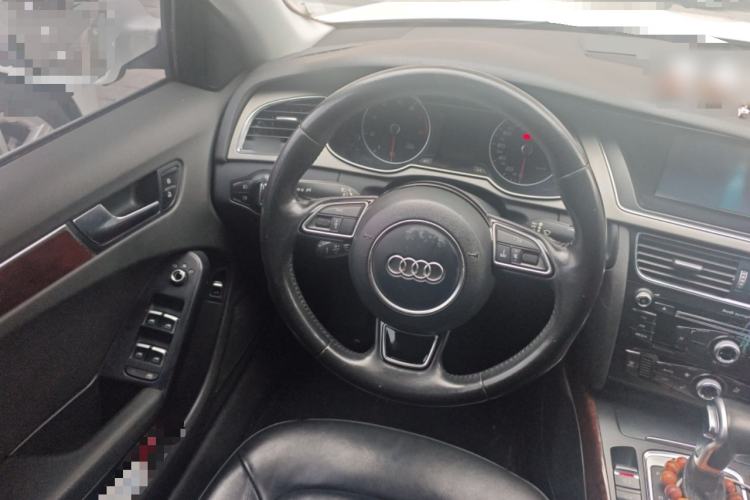 Used Audi A4L 2013 35 TFSI Automatic Comfort Model Steering Wheel