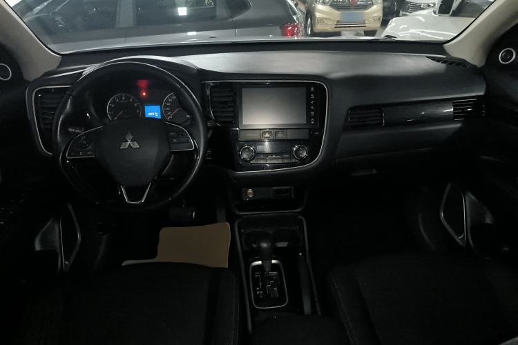 Used Mitsubishi Outlander 2018 2.0L Two-Wheel-Drive Jiale Edition 7-Seater
