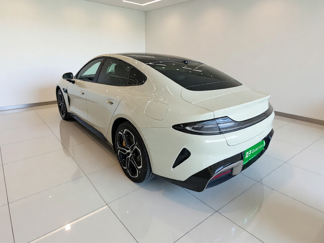Xiaomi Auto SU7 2024 Rear-Drive Ultra-Long Range Advanced Pro-Level Intelligent Driving Version — снимка 4