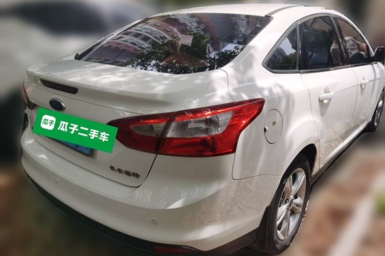 Used Ford Focus 2012 Sedan 1.6L Automatic Fashion Edition
