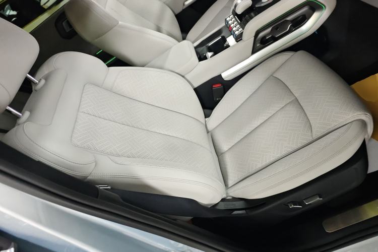 Used Formula Leopard Titanium 3 2025 501KM All-Wheel Drive Intelligent Driving Ultra Version Right Front Seat