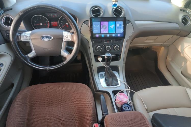 Used Ford Mondeo 2011 2.3L Fashion Edition Center Console