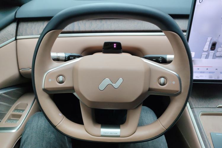 Used ONVO Luxeed L90 2025 Model—Ultra Six-Seater Version
