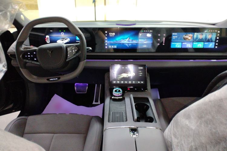 Used VOYAH PASSION 2024 PHEV Four-Wheel Drive Ultra-Long Range Executive Edition Center Console