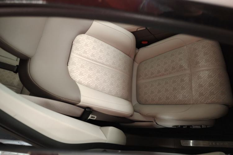 Used Zeekr 7X 2025 75 kWh Rear-Wheel Drive Intelligent Driving Version Right Front Seat