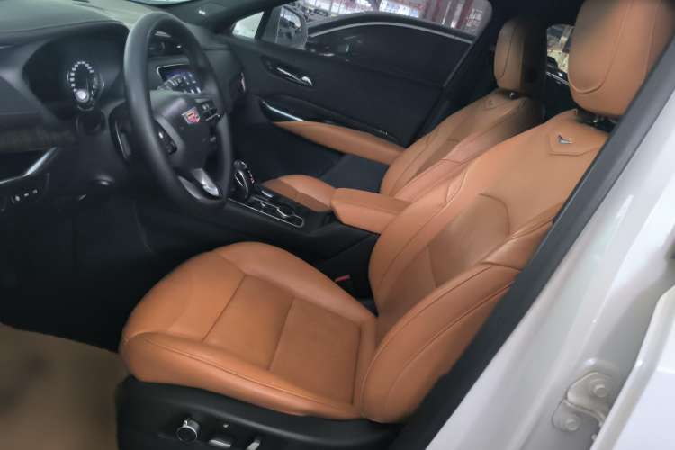 Used Cadillac XT4 2018 28T 4x4 Platinum Edition