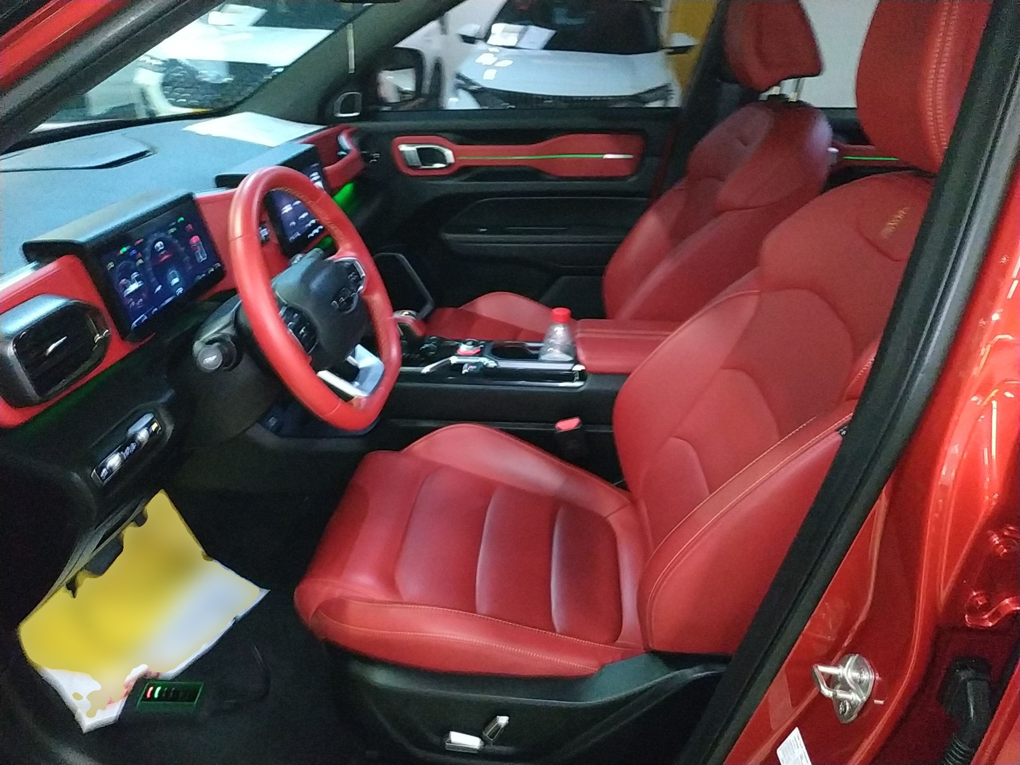 المقاعد الأمامية داخل السيارة