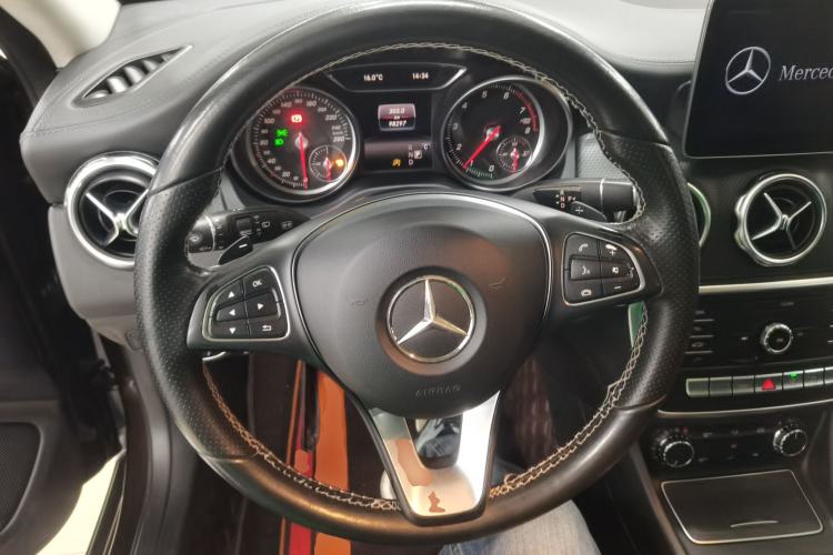 Used Mercedes-Benz GLA 2018 GLA 200 Fashion Model Steering Wheel