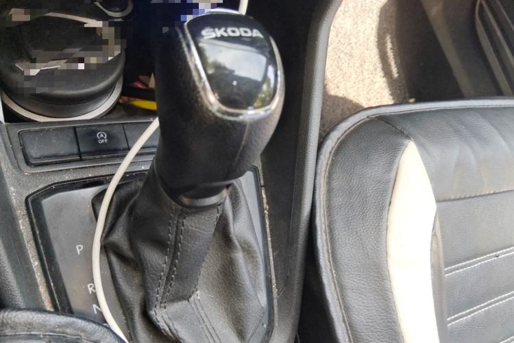 Used Skoda Rapid 2020 1.5L Automatic Standard Edition Gear Lever