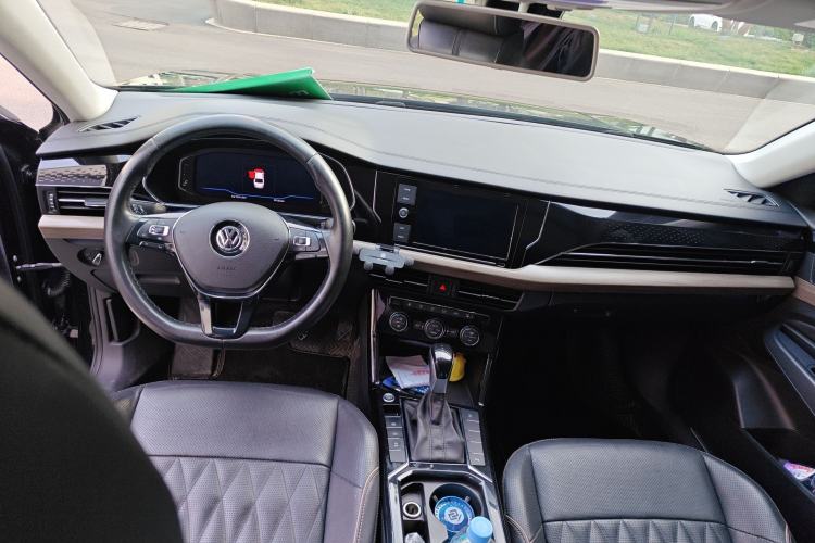 Used Volkswagen Passat 2019 330TSI Luxury Edition China VI Standard Center Console