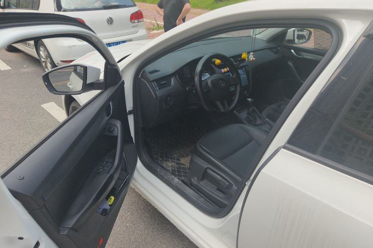 Used Skoda Octavia 2017 Classic Model 1.6L Automatic Standard Edition Driver Seat