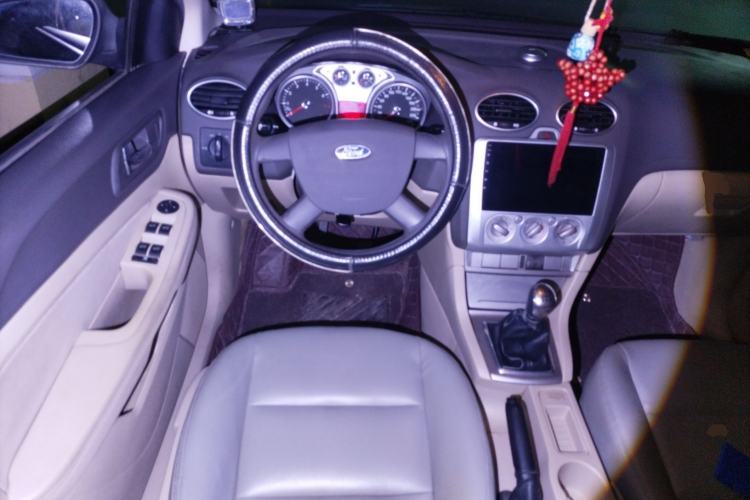 Used Ford Focus 2011 Sedan 1.8L Manual Classic Model
