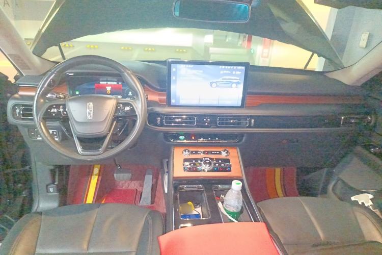 Used Lincoln Aviator 2021 3.0T V6 Four-Wheel Drive Luxury Edition Center Console