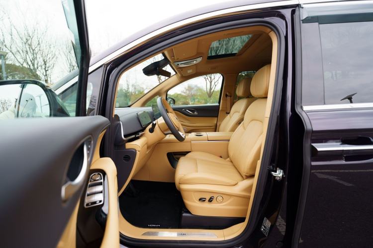 Used VOYAH Dream 2025 PHEV Four-Wheel Drive Prestige Kunpeng Edition
