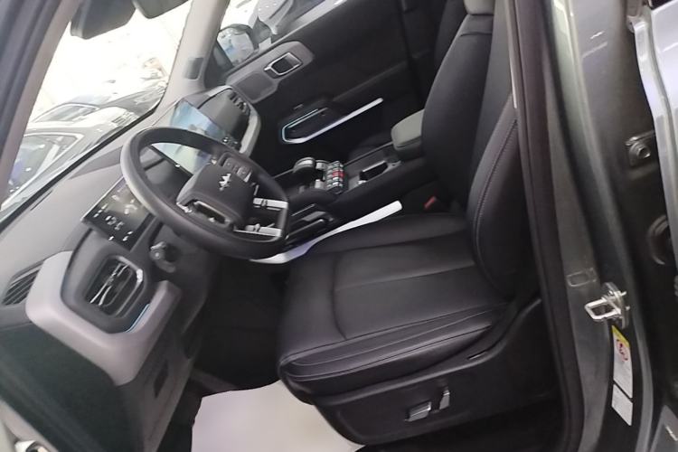 Used Formula Leopard Titanium 3 2025 501KM All-Wheel Drive Intelligent Driving Ultra Version Left Front Seat