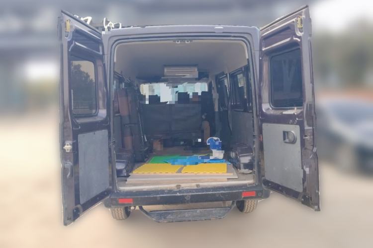 Used Dongfeng Yufeng Yufeng 2023 V9+ 2.0T Manual Front-Wheel-Drive Multi-Function Mid-Roof Van with 7/8/9 Seats
