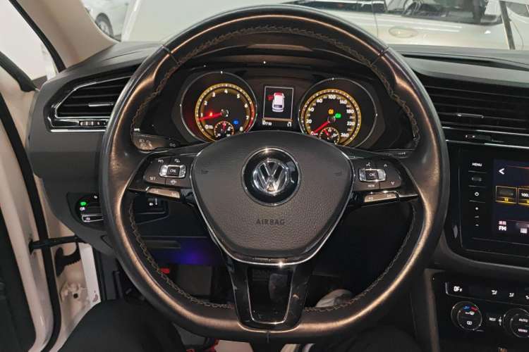 Used Volkswagen Tiguan L 2019 Updated Version 330TSI Automatic Two-Wheel Drive Panoramic Comfort Edition China VI Standard