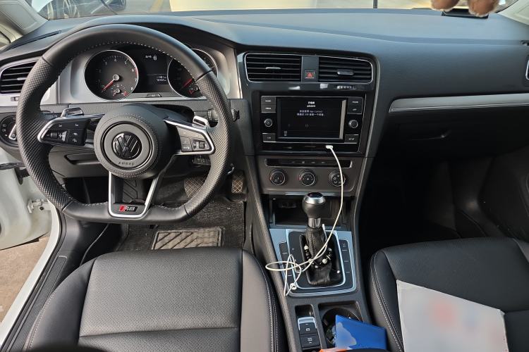 Used Volkswagen Golf 2016 1.6L Automatic Fashion Model
