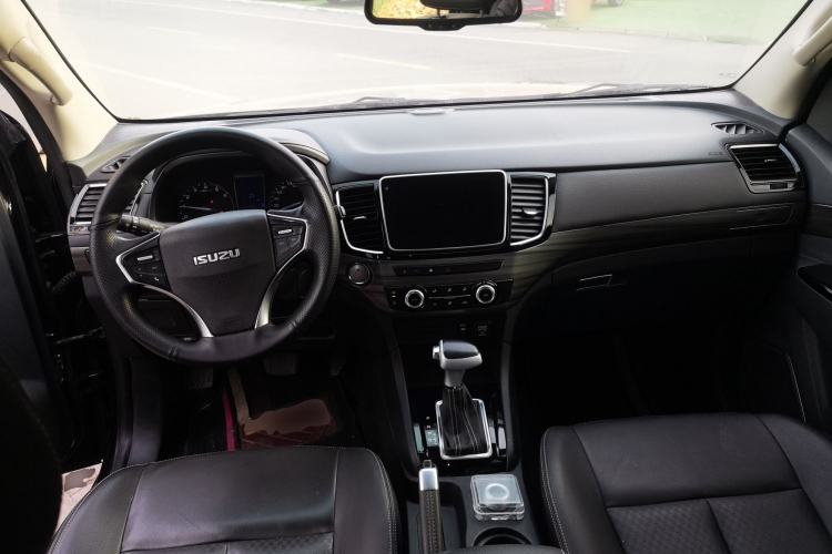 Used Isuzu D-MAX 2019 3.0T Four-Wheel Drive Automatic Ultra-Luxury Version 4JJ1-TC HI
