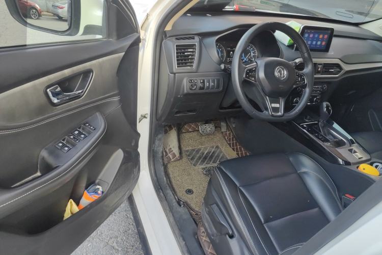 Used Dongfeng Fengon S560 2018 Upgraded Model 1.8L CVT Prestige 7-Seater Driver Seat